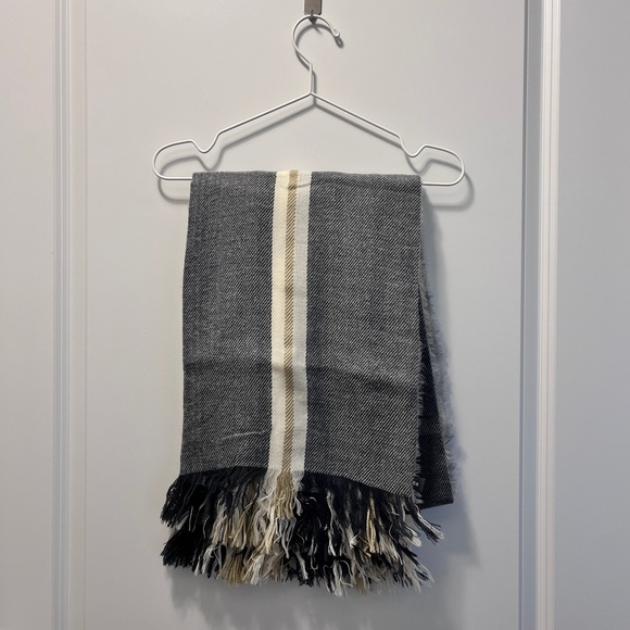 Roots Scarf - Picture 1 of 4